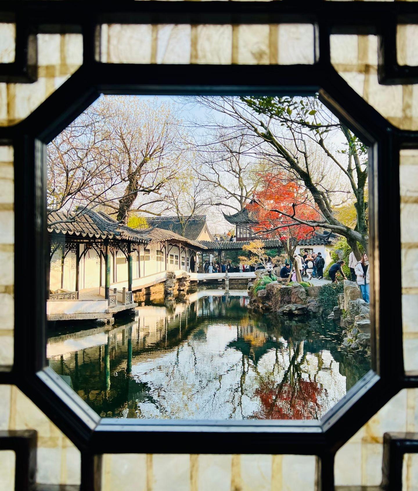 与谁同坐轩